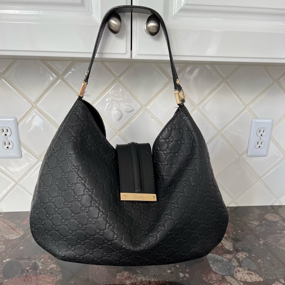 GUCCI Black leather bag . Authentic . EXCELLENT condition only wore a few times